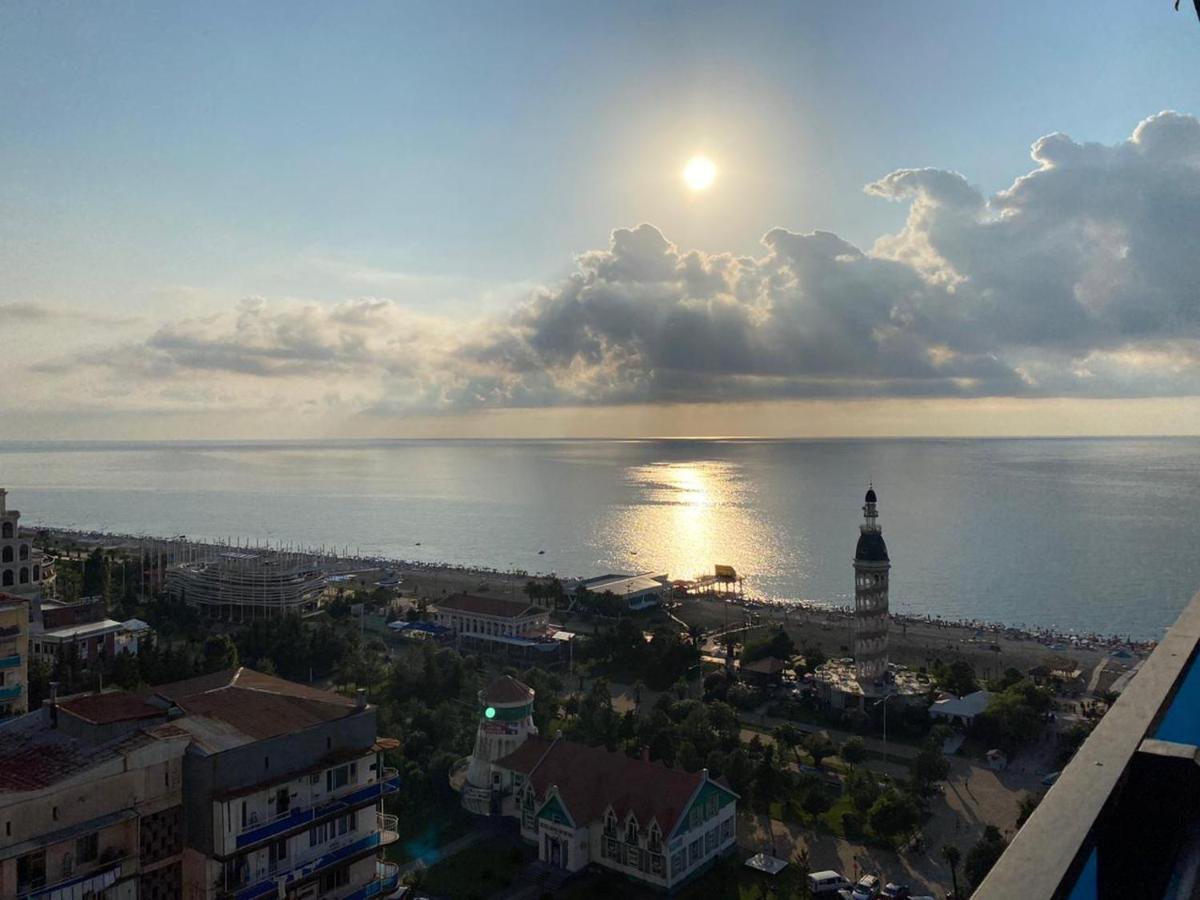 Sea View Apart-Hotel Orbi Twin Towers 1413 Batumi Esterno foto
